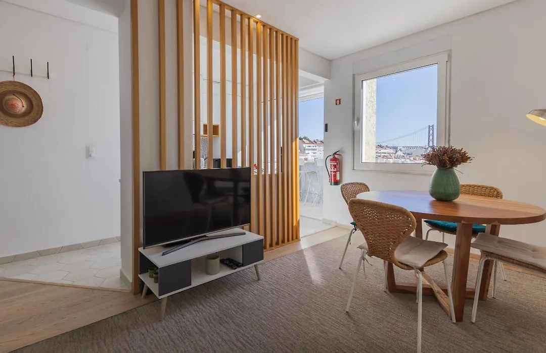Tagus Bridge View 2Bdr Apartment By Lovelystay-1