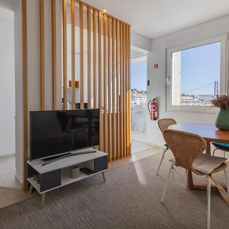 Tagus Bridge View 2Bdr Apartment By Lovelystay-2